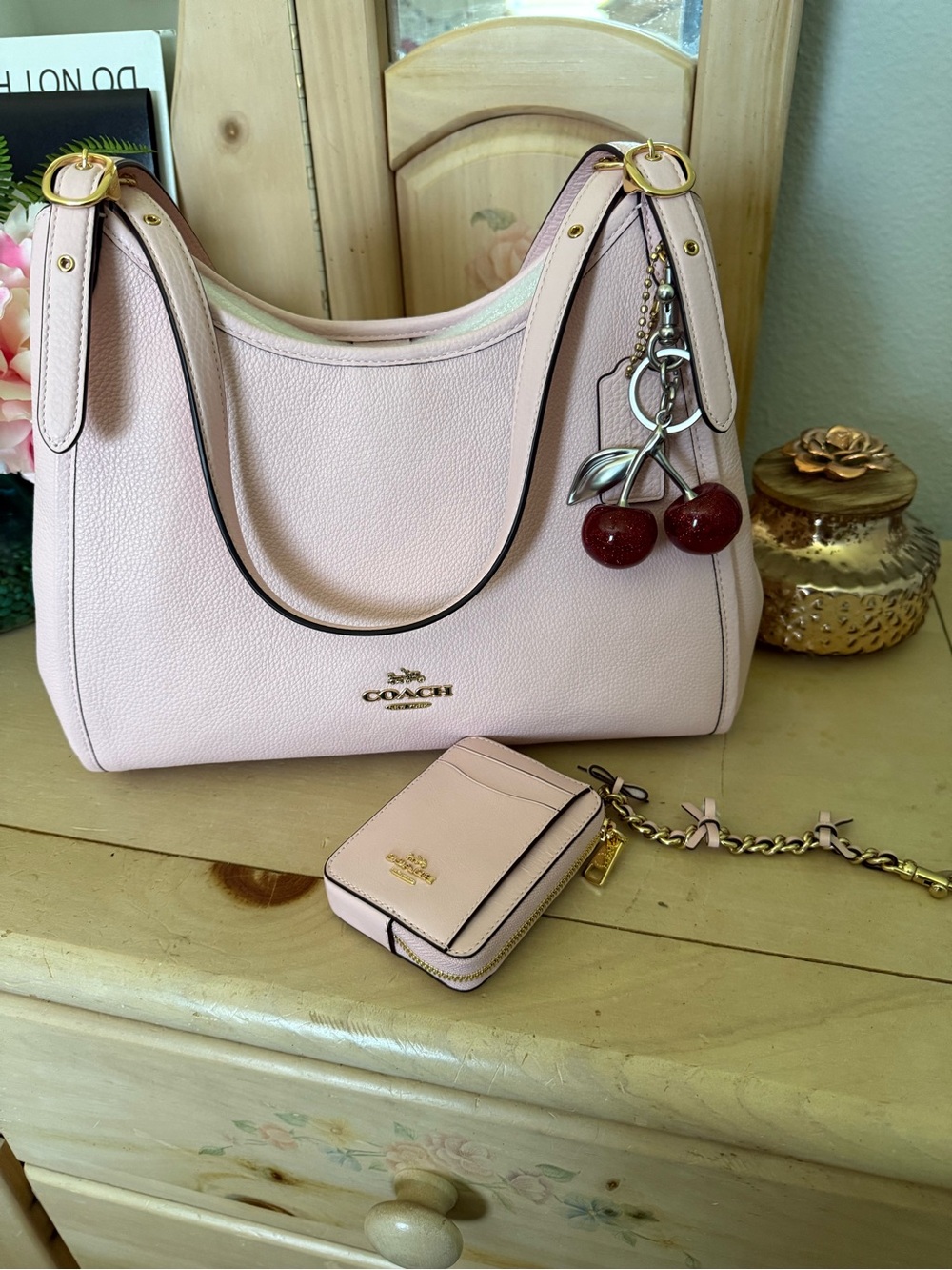 Coach Light Pink Pebbled Leather Shoulder Bag [Erin] with Matching Card Case